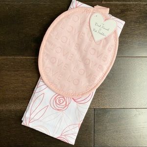 Target | Valentine’s Day Dishtowel & pot holder